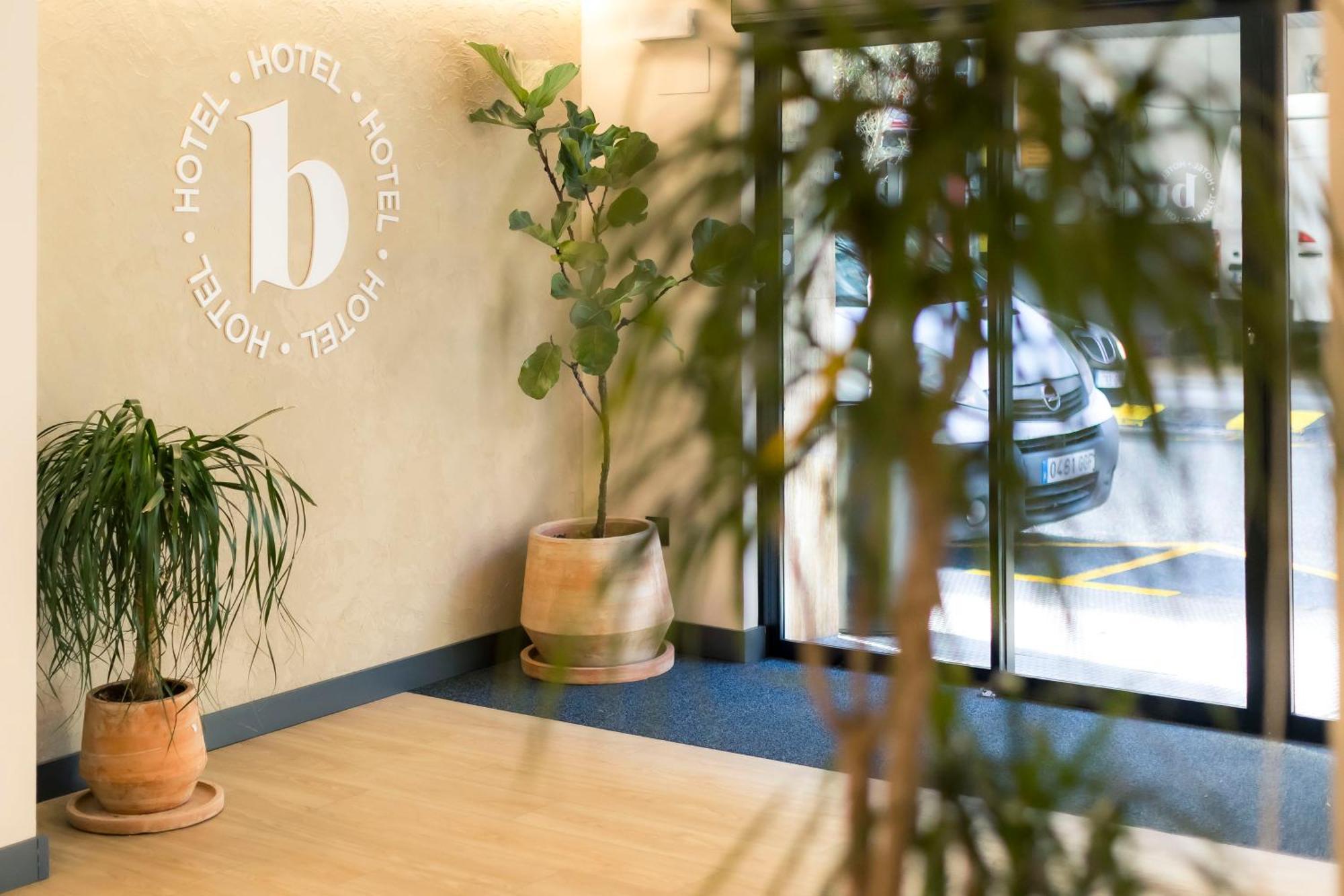 Hotel Burlada Bagian luar foto