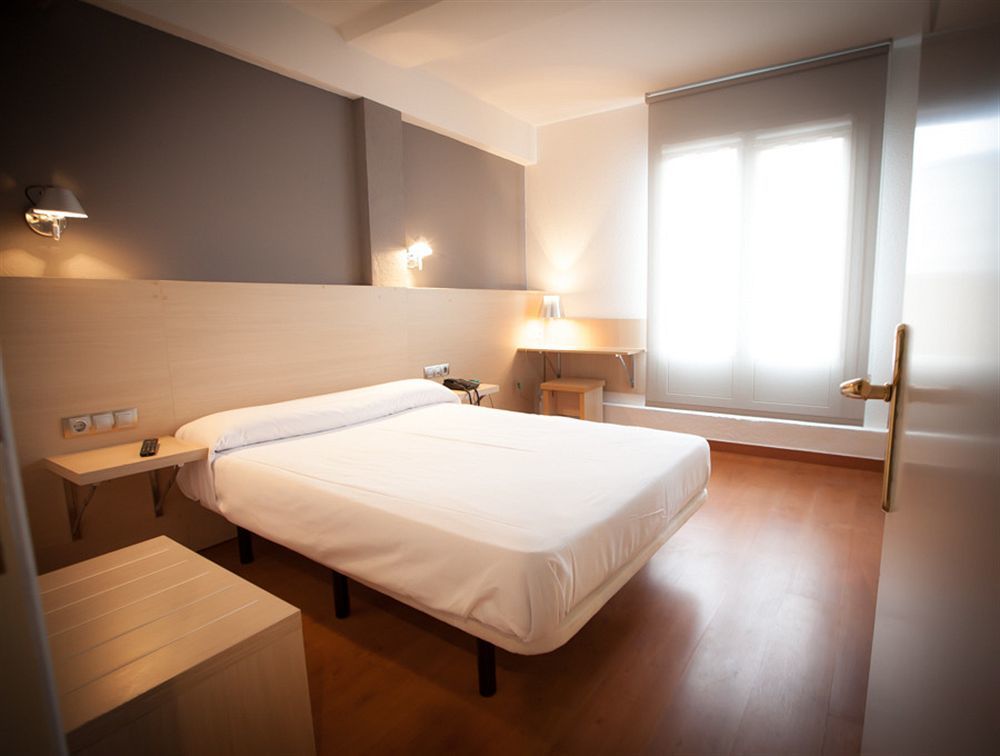 Hotel Burlada Bagian luar foto