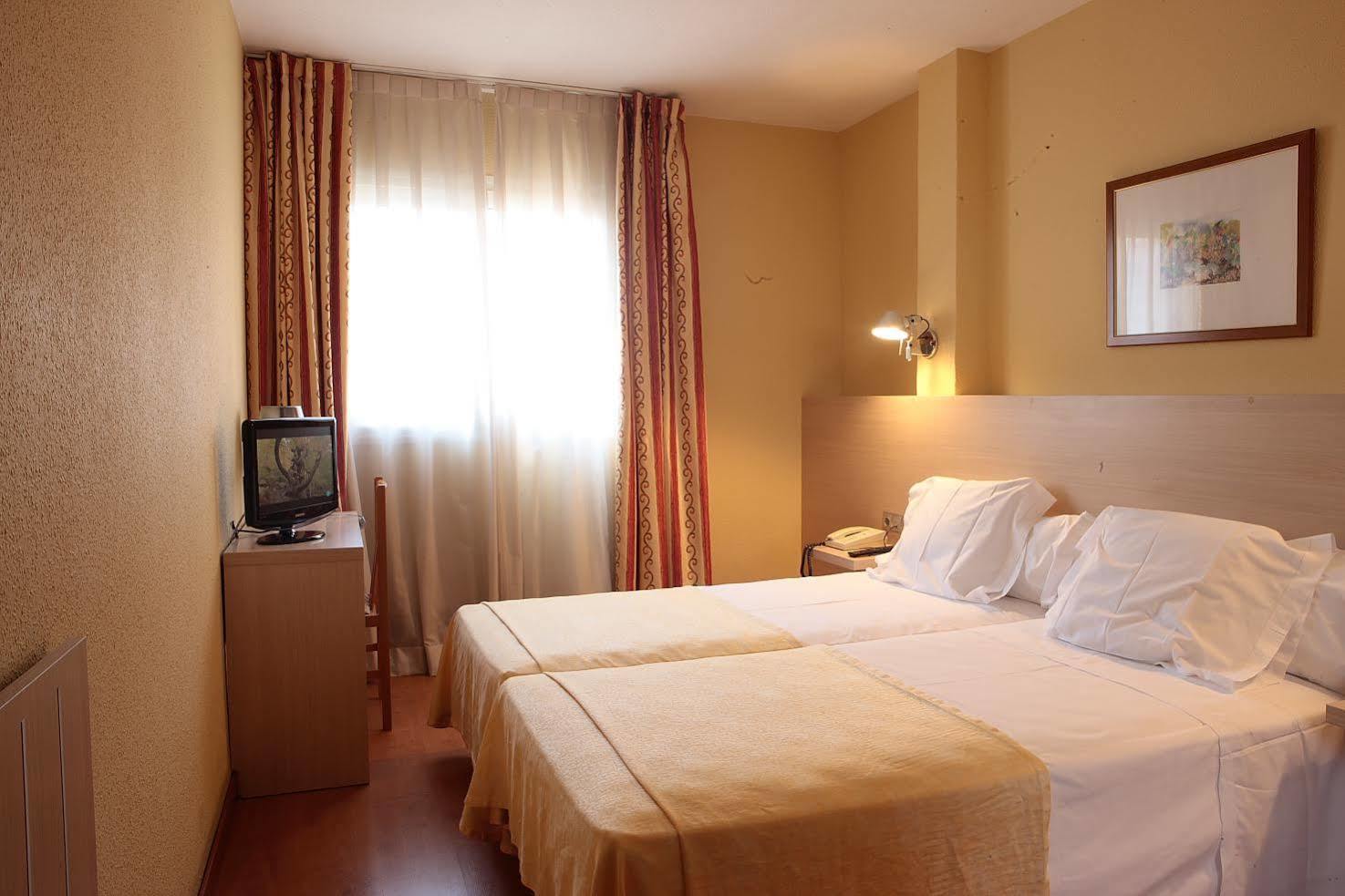 Hotel Burlada Bagian luar foto