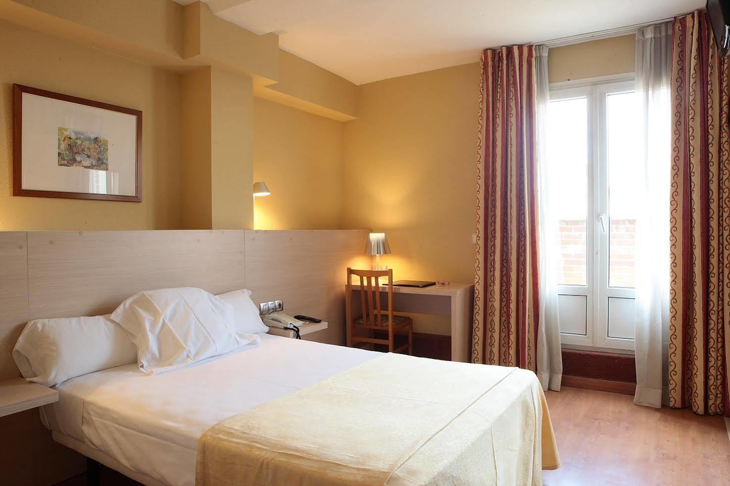 Hotel Burlada Bagian luar foto